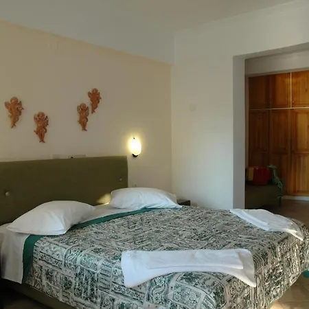 Santa Maura Nydri (Lefkada)